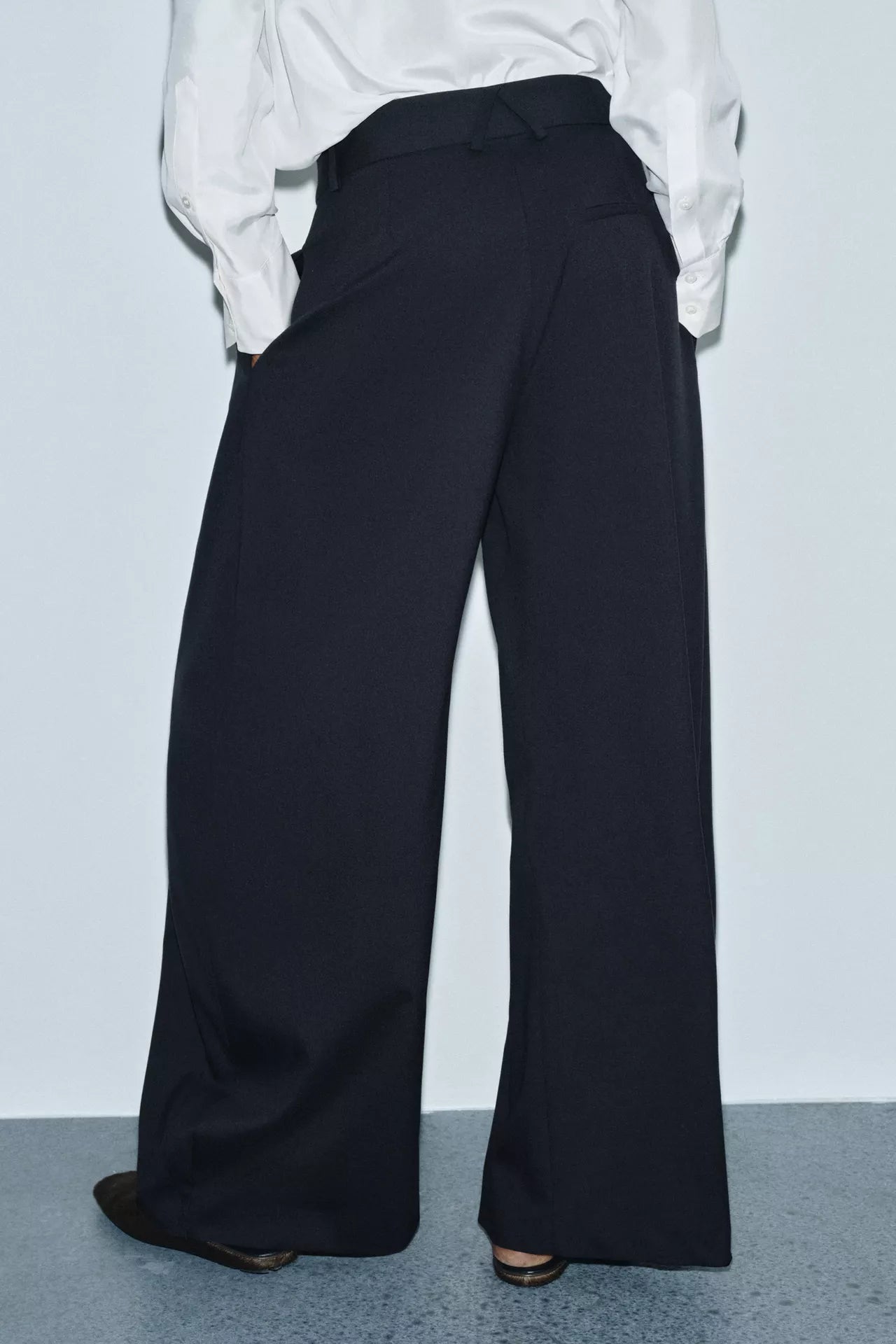 WIDE LEG PLEATED PANTS