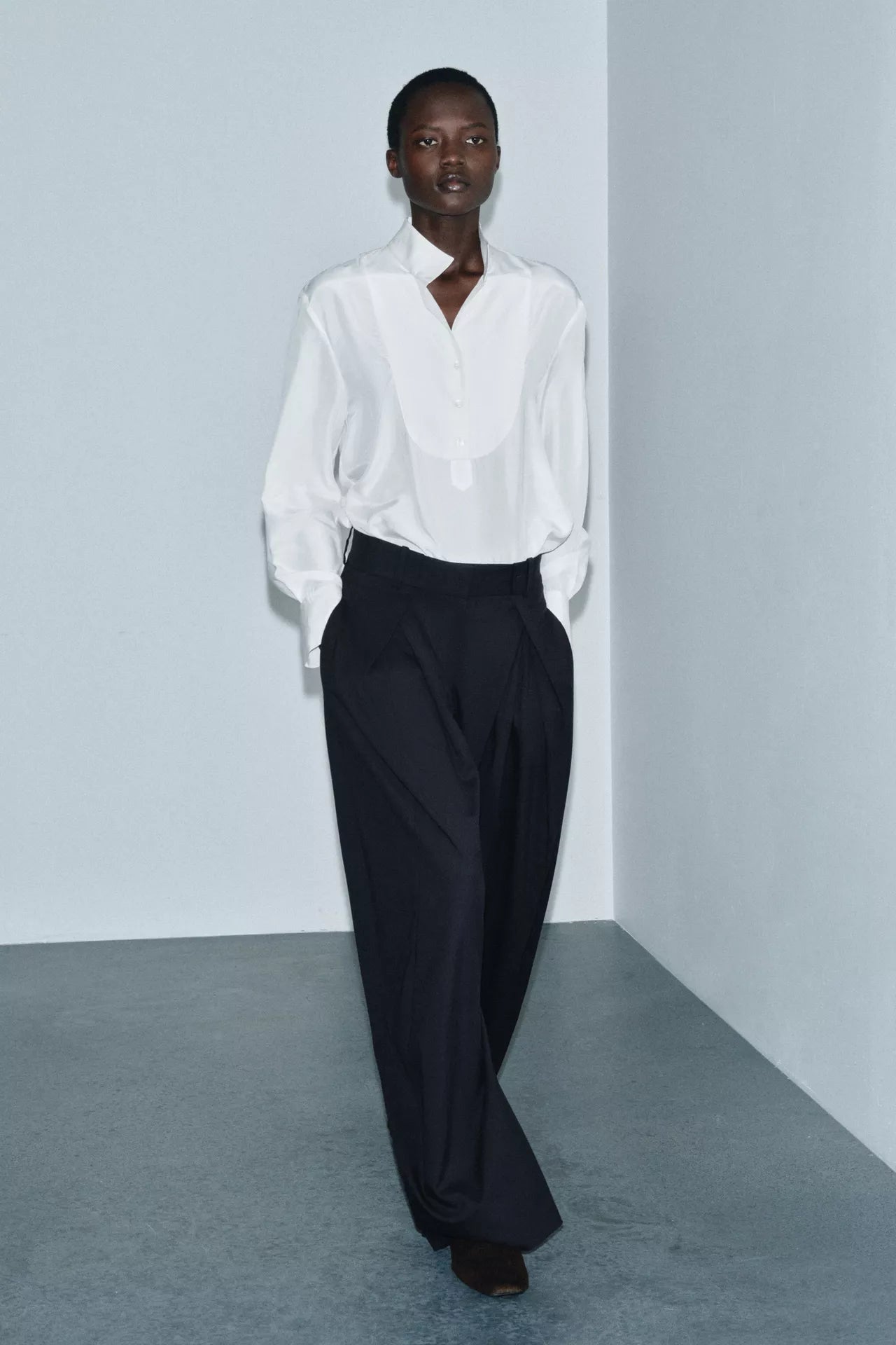 WIDE LEG PLEATED PANTS